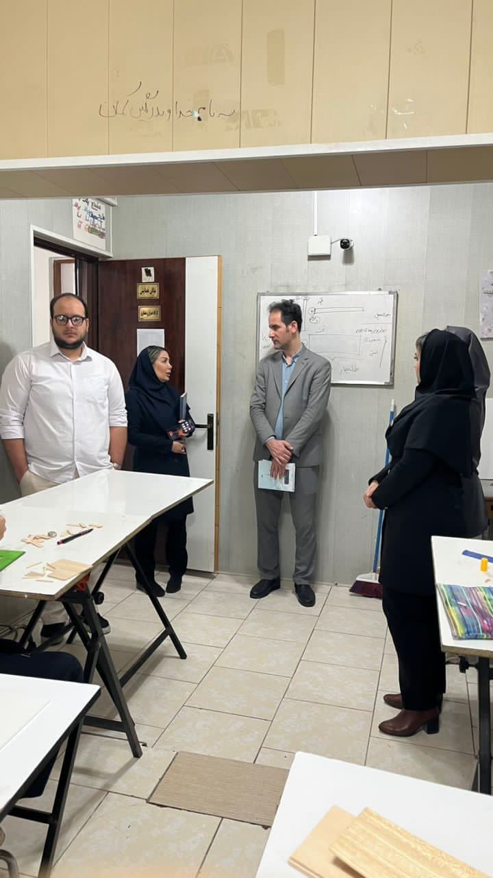 بازدید مسئولین آموزش و پرورش اداره کل ناحیه ۲ رشت از هنرستان نقش و نگار