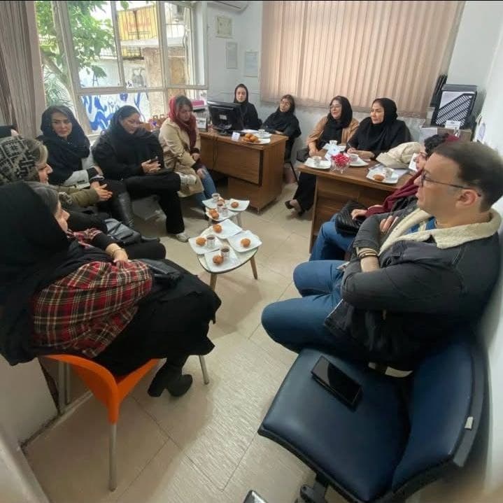 جلسه اعضای انجمن اولیا و مربیان با مدیریت هنرستان نقش و نگار