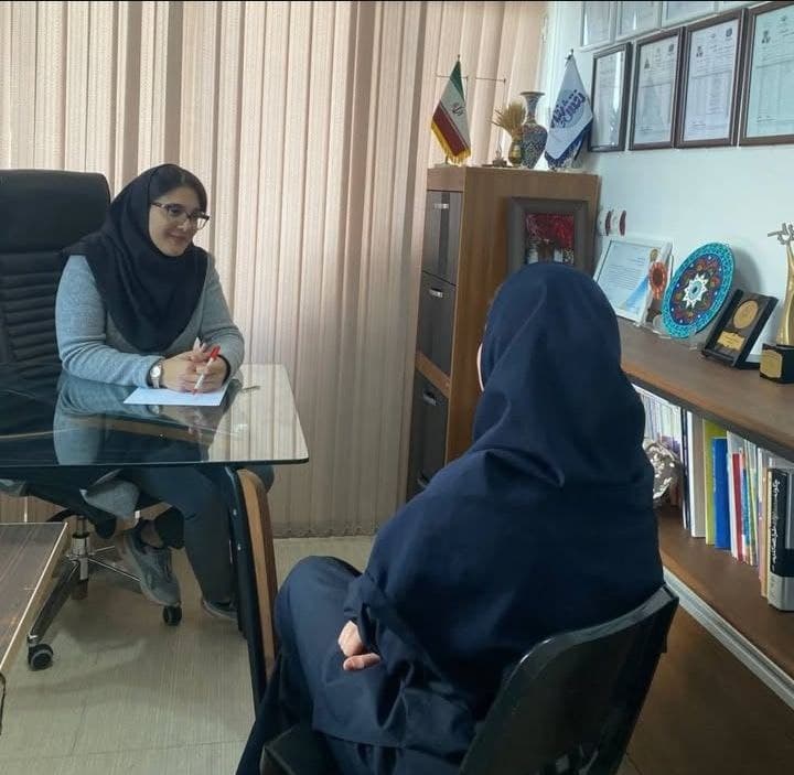 جلسه مشاور بالینی با دانش آموزان نقش و نگار سرکار خانم محدثه پورخیابی