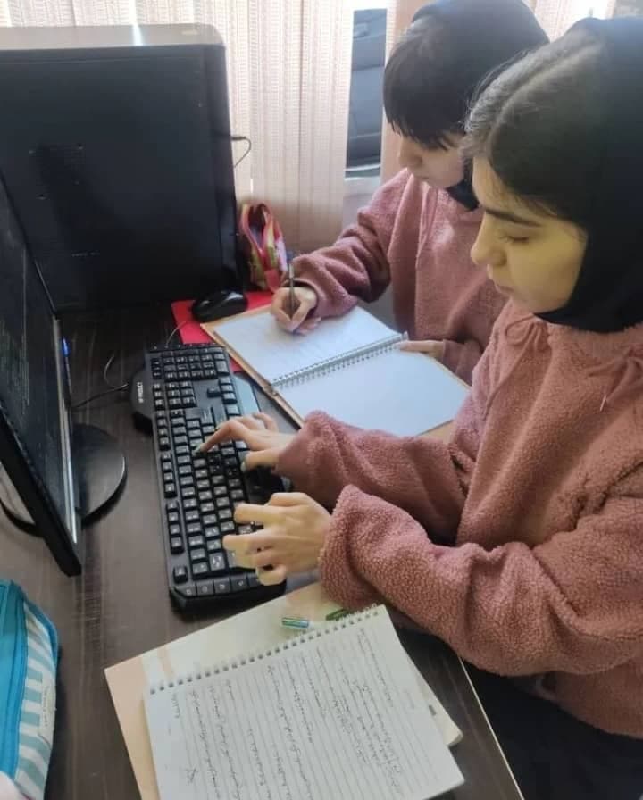 برنامه سازی سیستم و پایگاه داده هنر آموز سرکار خانم مدنی