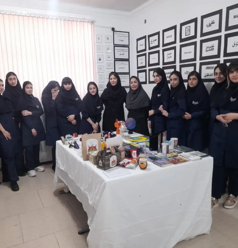 عکس یادگاری ژوژمان پایان سال تحصیلی رشته فتوگرافیک دهم و یازدهم هنرستان نقش و نگار