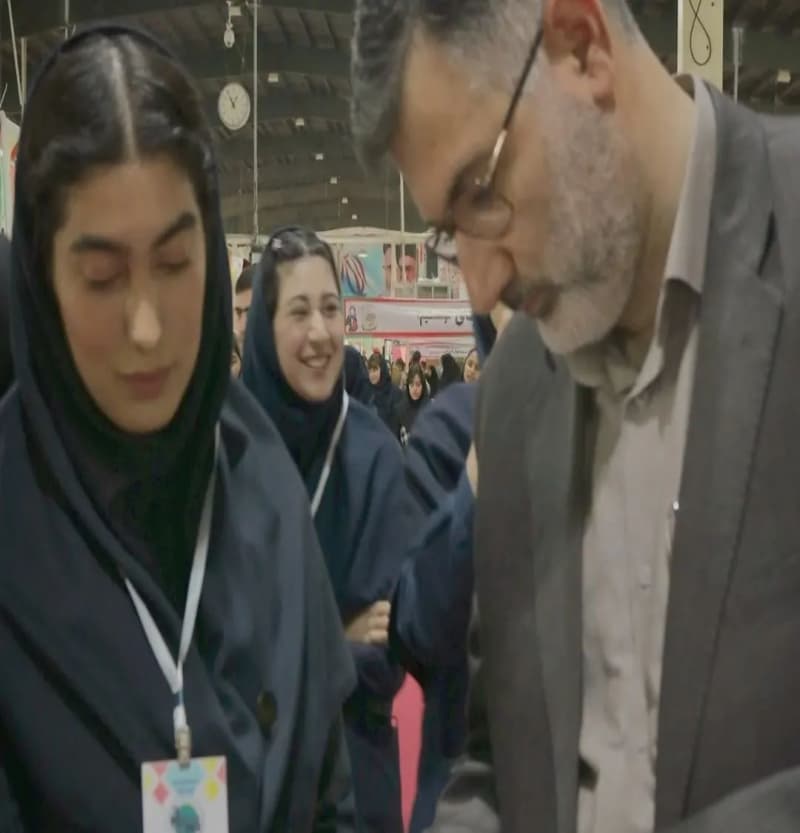 عکس یادگاری در نمایشگاه بین المللی استان گیلان