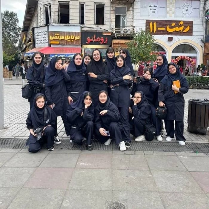 عکس یادگاری دانش آموزان معماری پایه ۱۱