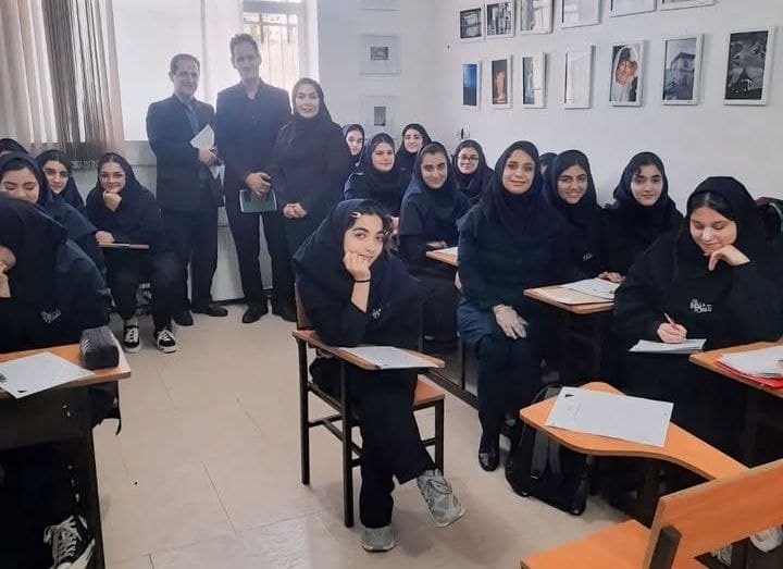 بازدید مسئولین آموزش و پرورش اداره کل و ناحيه 2رشت از هنرستان نقش و نگار