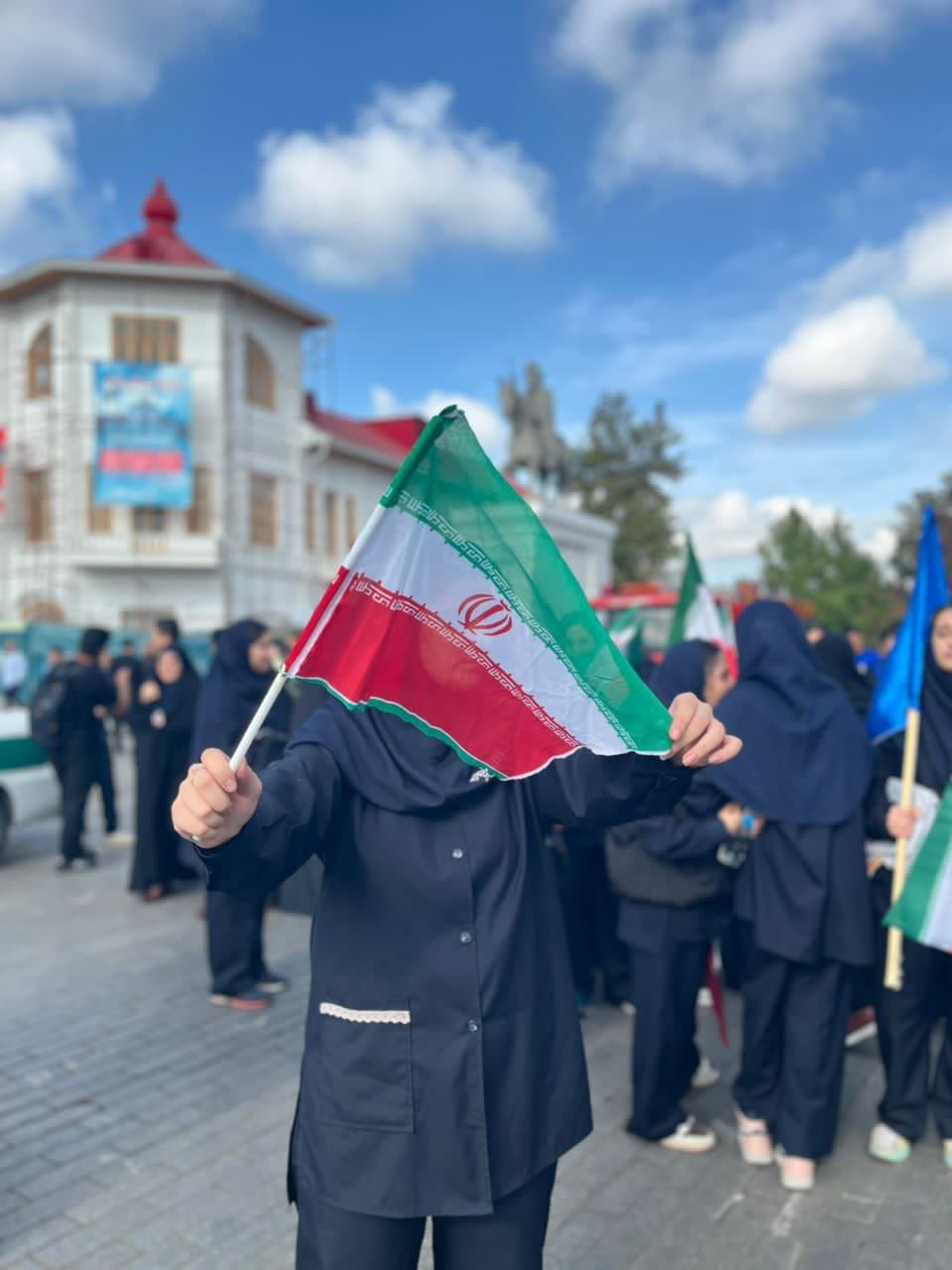 شرکت در راهپیمایی روز دانش آموز