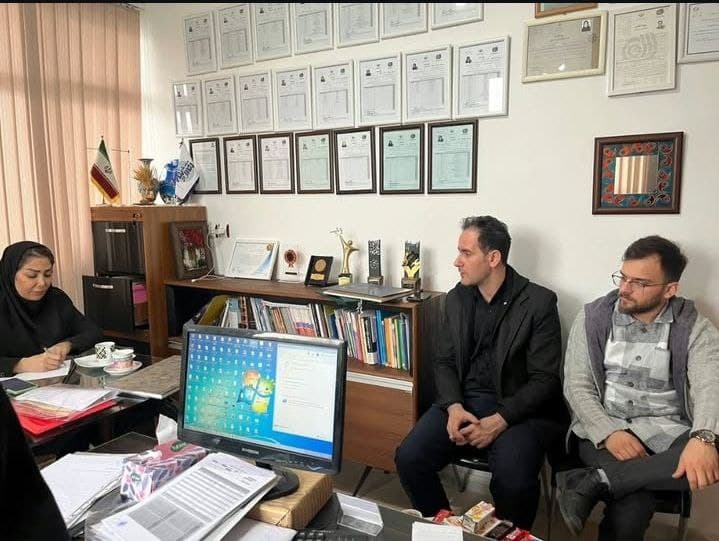 بازدید مسئولین آموزش و پرورش اداره کل و ناحيه 2رشت از هنرستان نقش و نگار