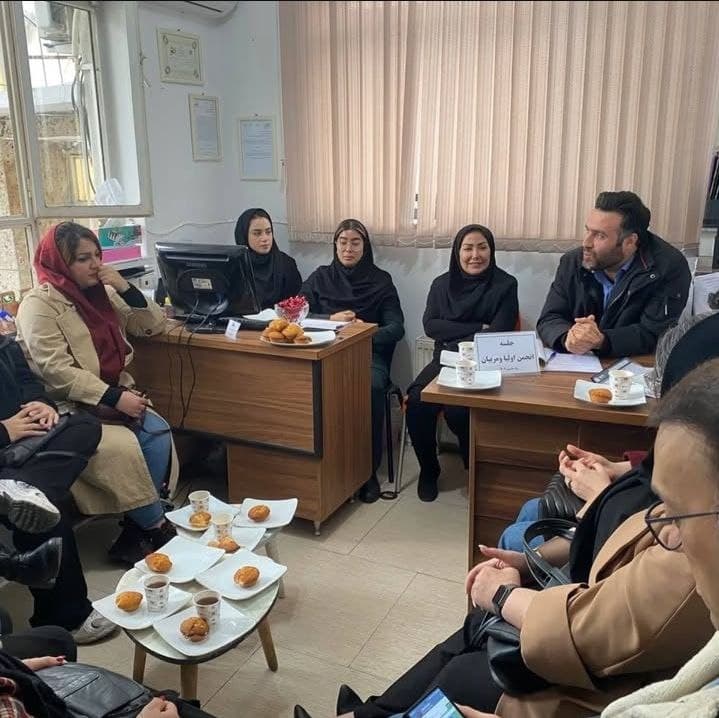 حضور همکار محترم آموزش پرورش ناحیه ۲ رشت جناب آقای یعقوبی رئیس انجمن اولیا و مربیان در هنرستان نقش و نگار